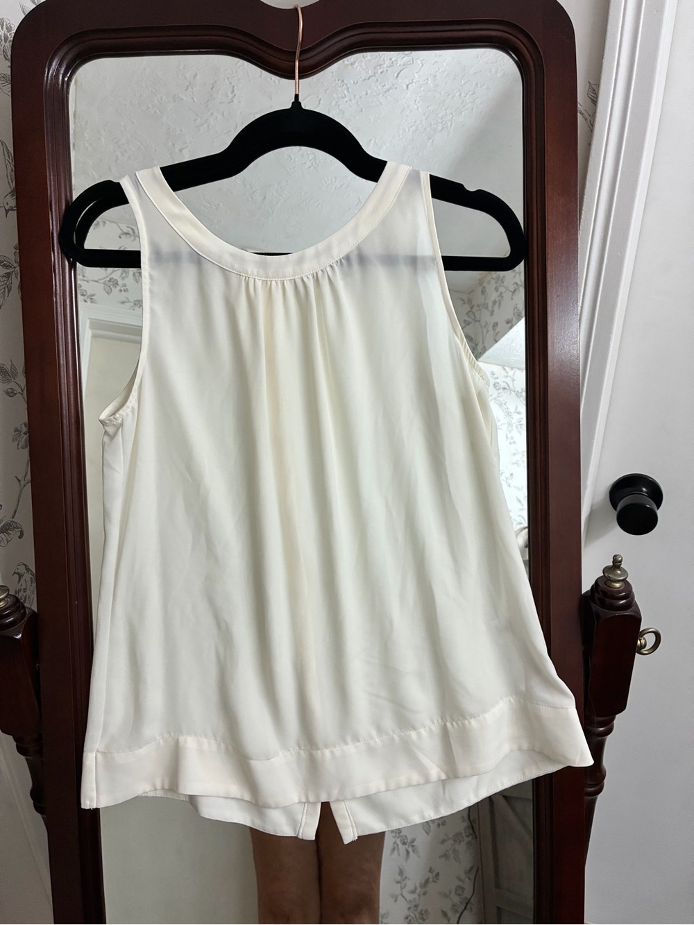 New York & Company Ivory Sleeveless Satin-Effect Camisole